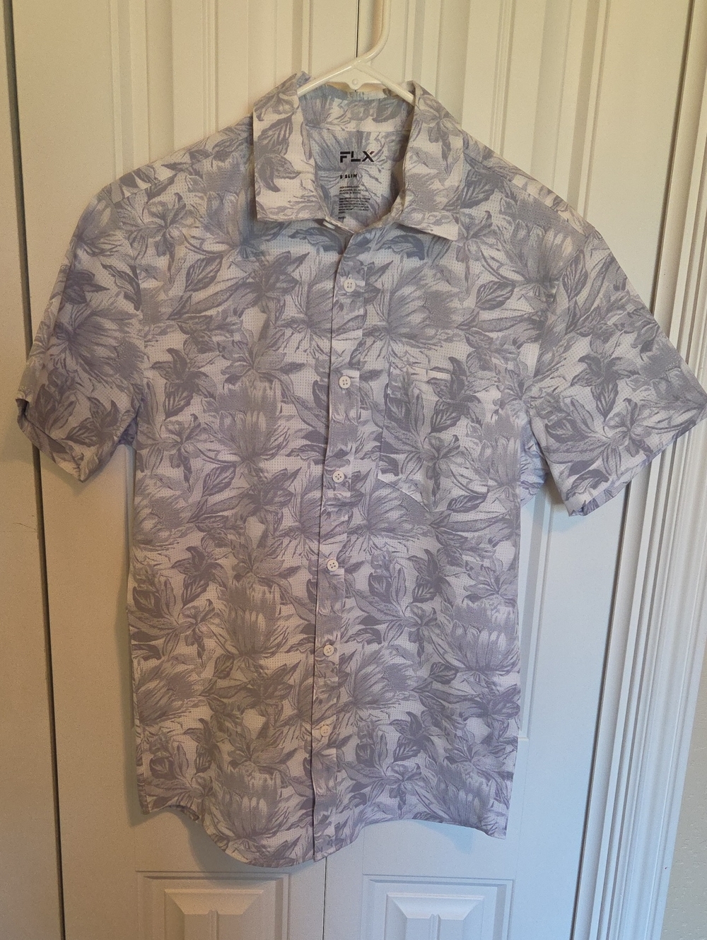NWOT Men's Short-Sleeve Floral Button-Up Shirt in Light Gray
